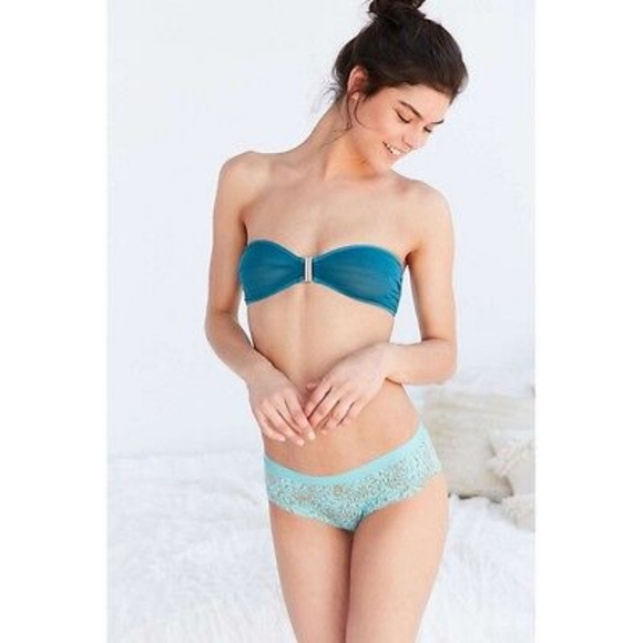 🆕️UO Out From Under Elashiry Snap Front Bandeau Bra - Picture 2 of 4